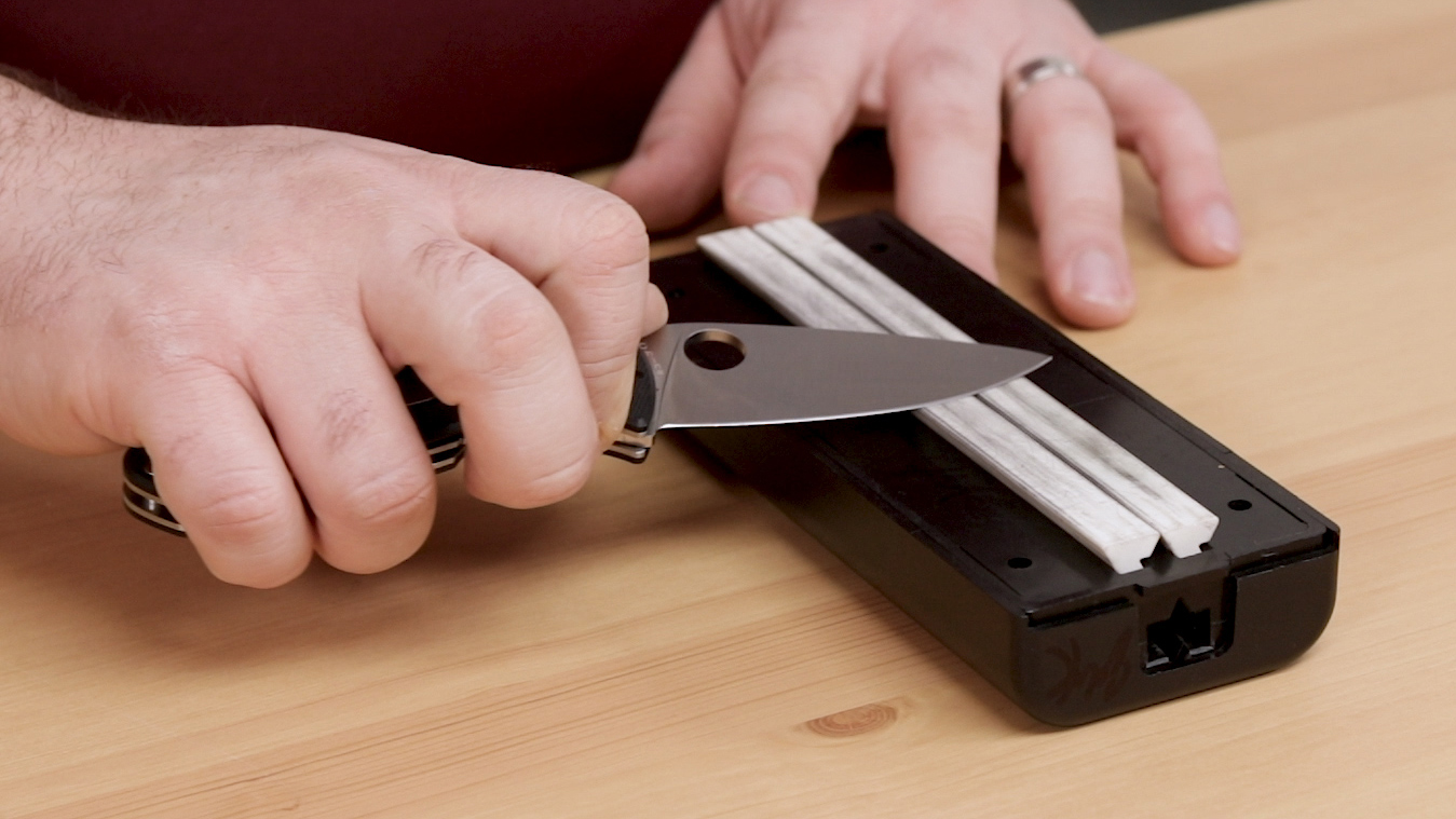 How to Sharpen Your Knives with the Spyderco Tri-Angle Sharpmaker Knife  Sharpener 