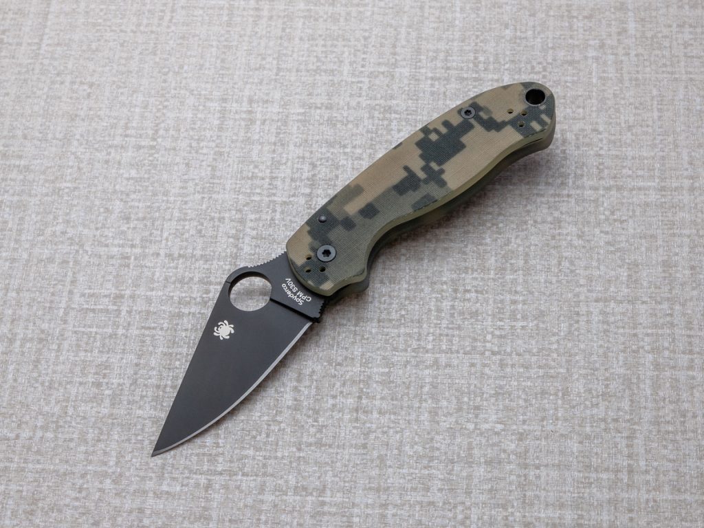 Spyderco Para 3 open on fabric background
