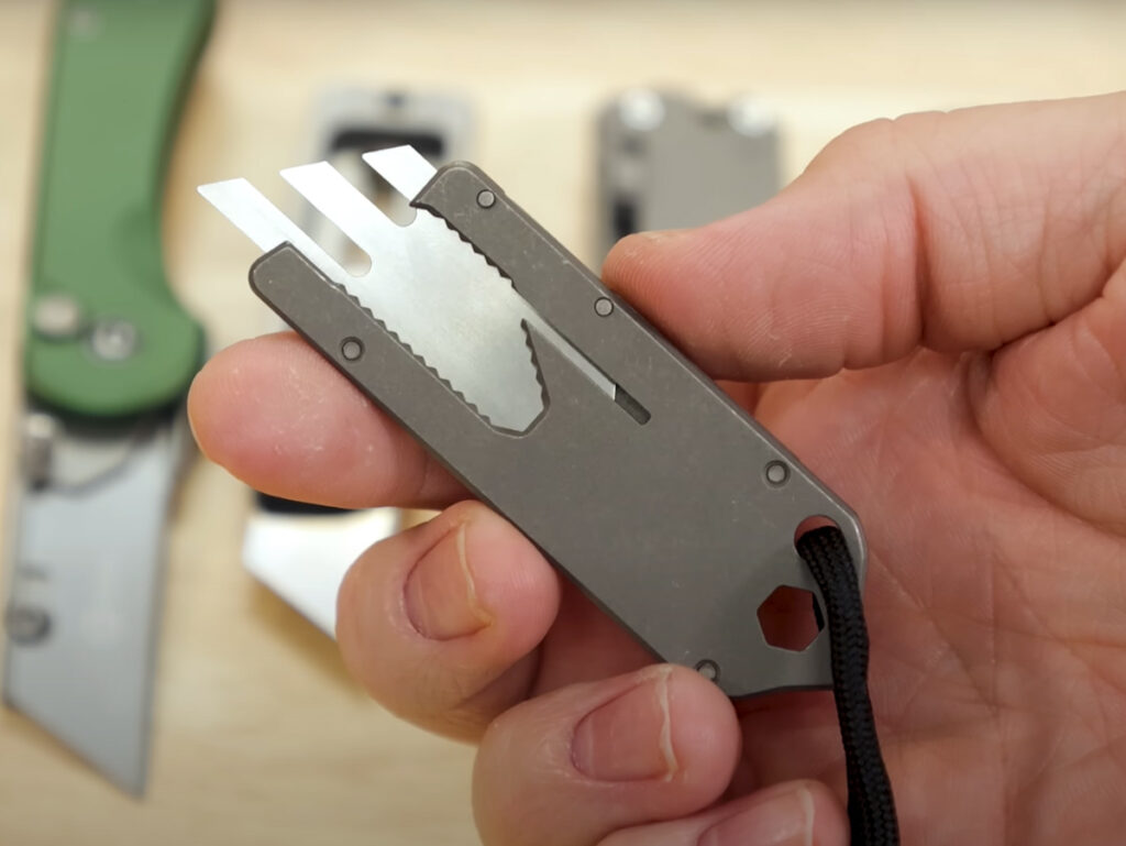 BIGiDESIGN TPT utility knife displayed in hand