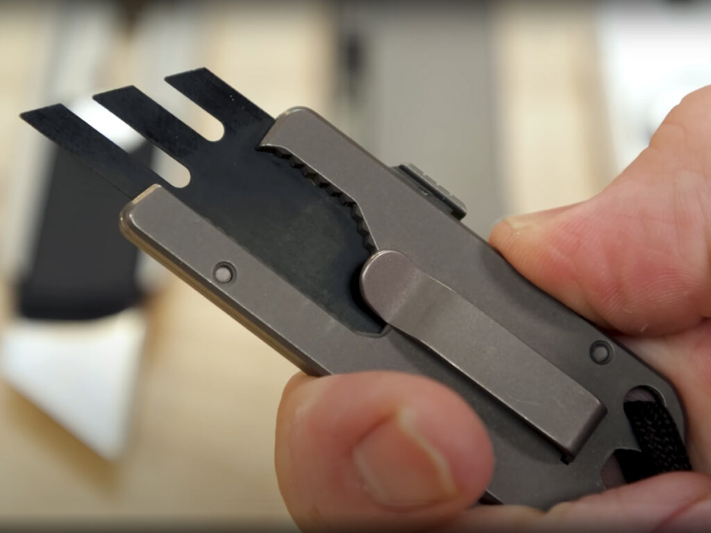 BIGiDESIGN TPT Slide utility knife displayed in hand