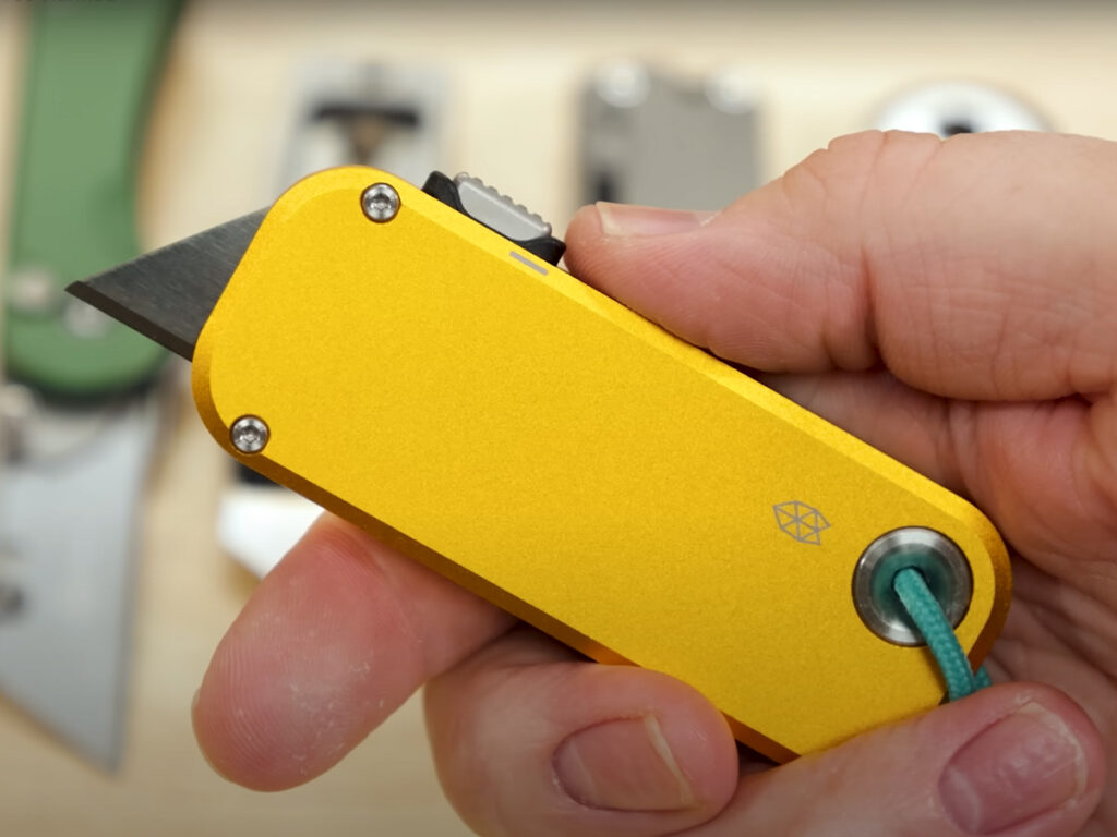 The James Brand Palmer utility knife displayed in hand
